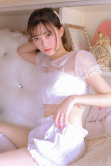 同桌上课吃我的小兔兔小说